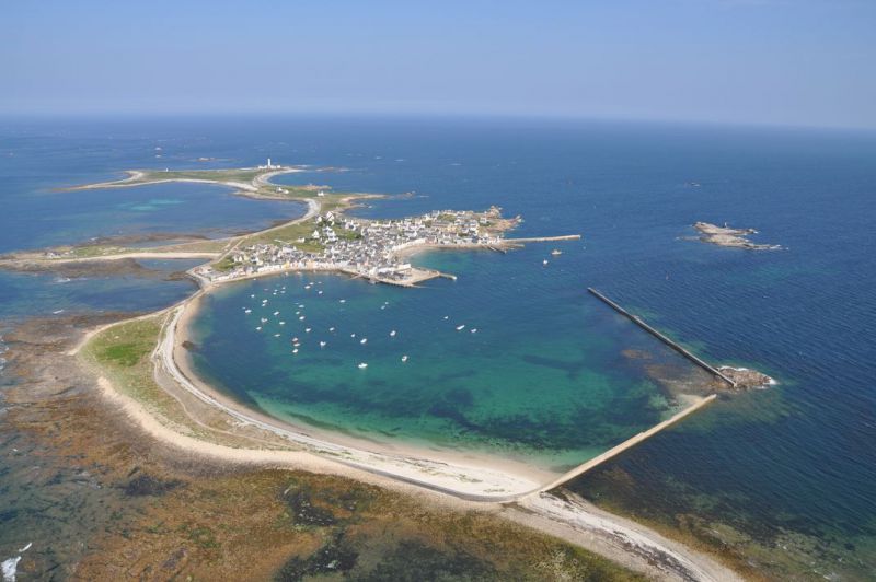 tl_files/contenu/images/Communes/Ile de Sein/Ile-de-Sein-vue-aerienne.JPG