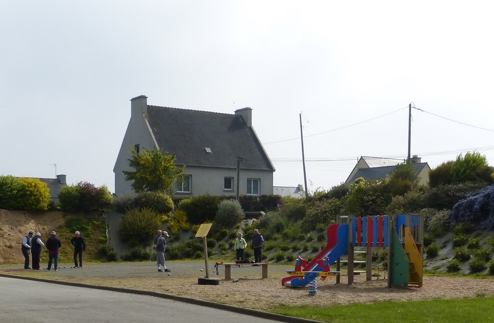 tl_files/contenu/images/Communes/Saint-Fregant (29)/Saint Fregant_2017_aire jeux intergenerationnelle.JPG